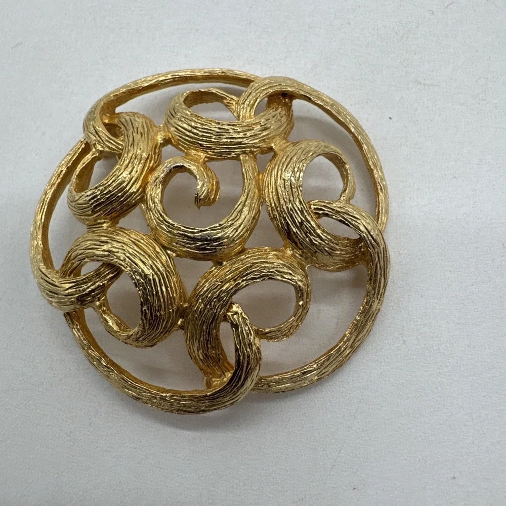 Vintage Sarah Coventry Gold Tone Swirl Brooch 2